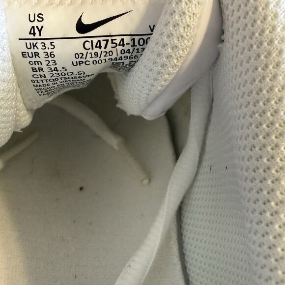 Nike Vapor Edge Shark Soccer Cleats Kids White/Grey – Size 4Y - Picture 9 of 9